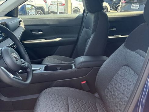 Used 2025 Nissan Kicks SV image 2