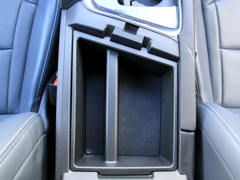 Used 2024 Buick Enclave Essence image 18