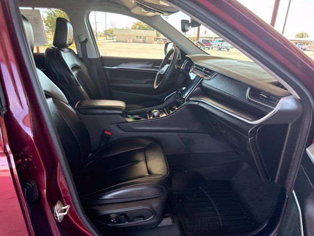 Used 2024 Jeep Grand Cherokee Limited w/ Black Appearance Package AWD/4WD image 11