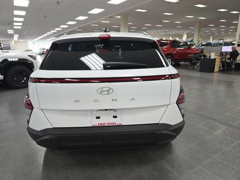 Used 2024 Hyundai Kona SEL FWD image 4
