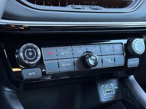 Used 2024 Jeep Compass Trailhawk image 23