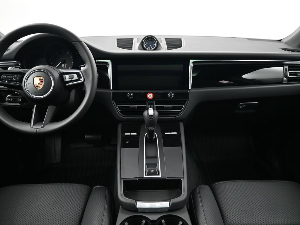 Certified 2026 Porsche Macan AWD/4WD image 9