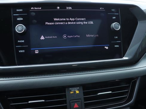 Used 2023 Volkswagen Taos SEL image 36