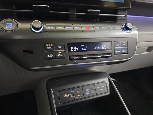 Used 2024 Hyundai Kona Limited AWD/4WD image 27