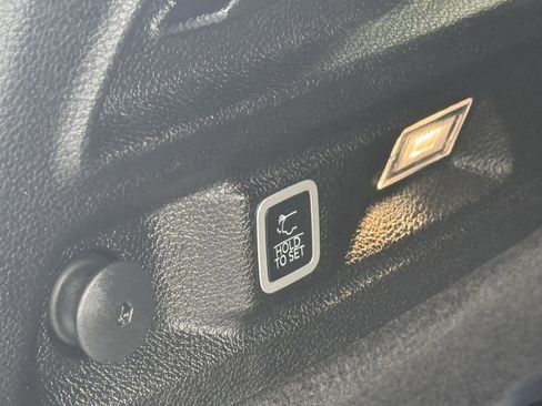 Used 2022 Jeep Grand Cherokee L Overland w/ Advanced Protech Group III image 11