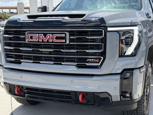 Used 2025 GMC Sierra 2500 AT4 w/ AT4 Premium Plus Package AWD/4WD image 10