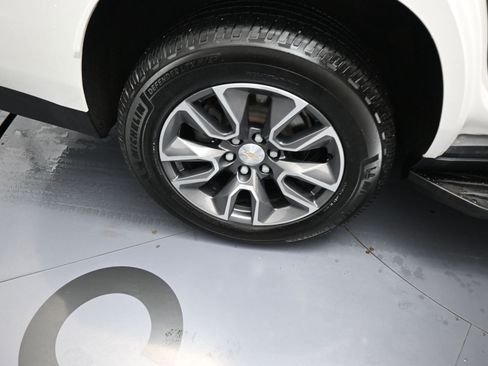 Used 2022 Chevrolet Tahoe LT w/ LT Signature Package image 21