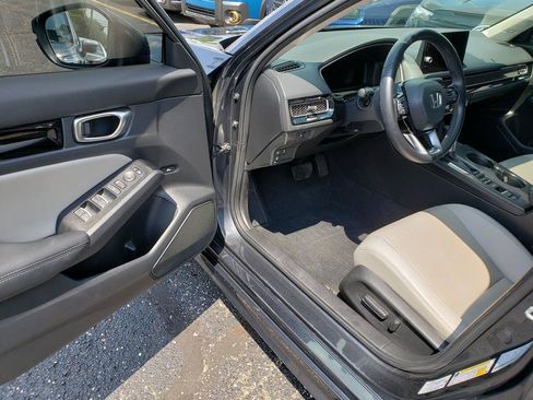 Used 2022 Honda Civic Touring image 4