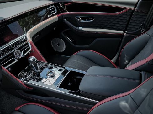 New 2025 Bentley Flying Spur Plug-In Hybrid AWD/4WD image 19