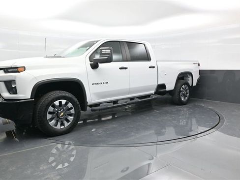 Used 2022 Chevrolet Silverado 2500 Custom w/ Custom Convenience Package image 3