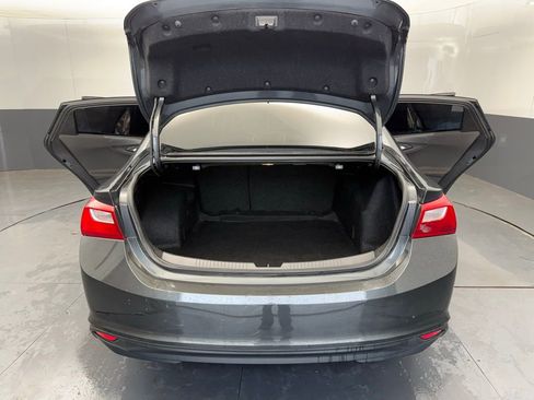 Used 2017 Chevrolet Malibu LT image 6