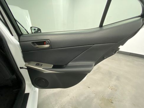 Used 2018 Lexus IS 300 AWD image 41