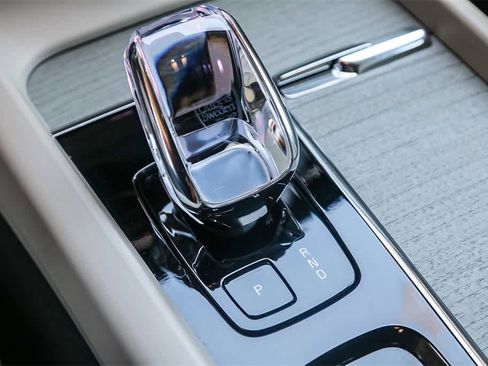 Used 2024 Volvo XC60 B5 Ultimate image 22