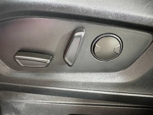 Used 2020 Ford Explorer XLT RWD image 16