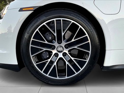 Used 2022 Porsche Taycan image 36