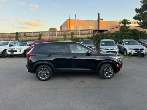 Used 2026 Kia Seltos LX AWD/4WD image 7