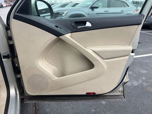 Used 2011 Volkswagen Tiguan 2WD image 27