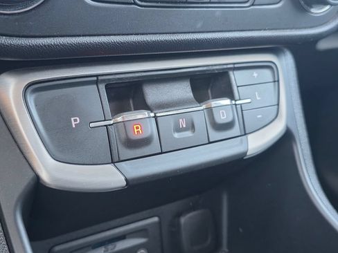 Used 2024 GMC Terrain SLT FWD image 29