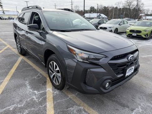 Used 2025 Subaru Outback Premium image 3