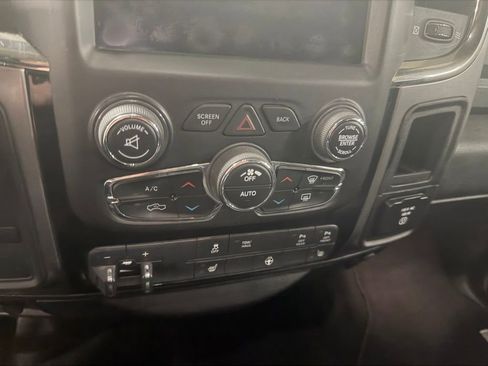 Used 2018 RAM 2500 Big Horn w/ Sport Appearance Group image 18
