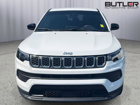 Used 2024 Jeep Compass Sport image 4