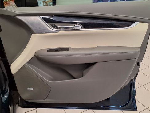 Certified 2025 Cadillac XT6 Premium Luxury FWD image 12
