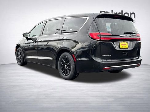 Used 2024 Chrysler Pacifica Touring-L image 5