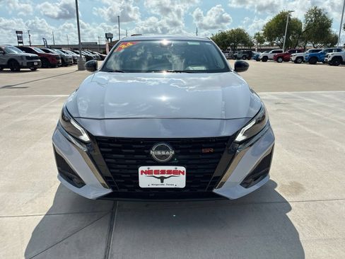 Used 2024 Nissan Altima 2.5 SR AWD/4WD image 2
