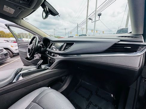 Used 2021 Buick Enclave Essence image 29