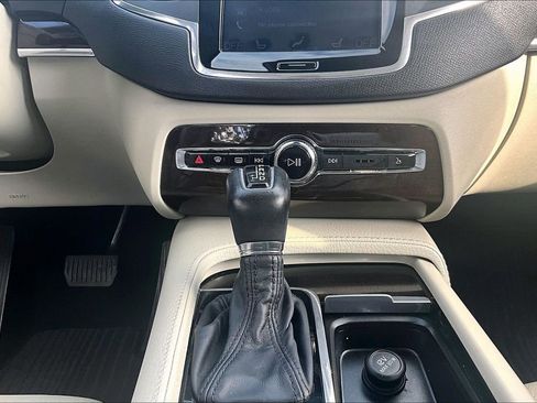 Used 2019 Volvo XC90 T6 Momentum w/ Protection Package Premier image 42
