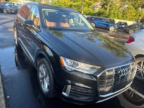 Used 2023 Audi Q7 2.0T Premium w/ Convenience Package AWD/4WD image 11