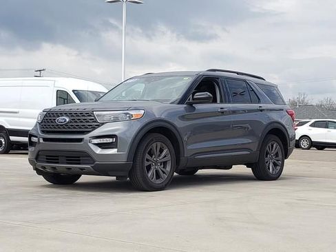 Used 2023 Ford Explorer XLT w/ Equipment Group 202A image 4