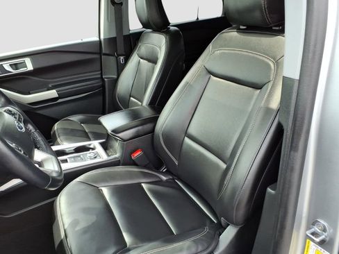 Used 2023 Ford Explorer XLT w/ Equipment Group 202A AWD/4WD image 18