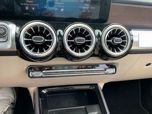 Used 2022 Mercedes-Benz GLB 250 4MATIC image 16