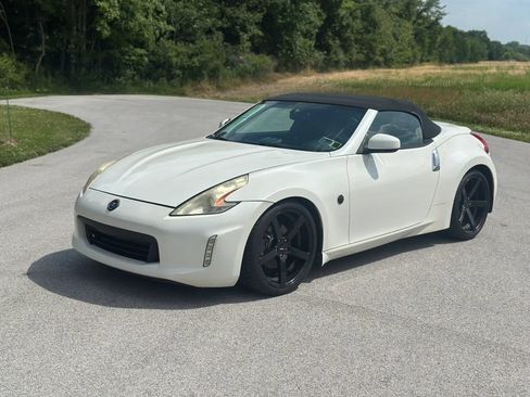 Used 2014 Nissan 370Z Touring RWD image 1