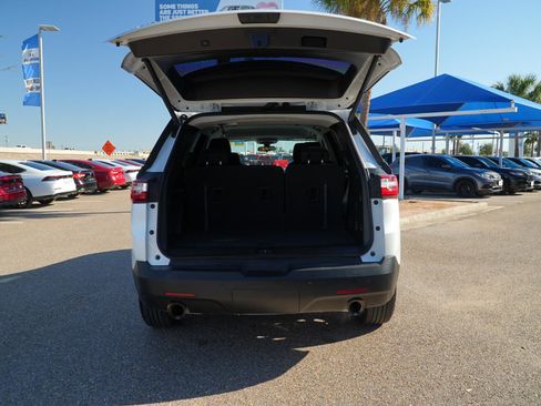 Used 2021 Chevrolet Traverse LT image 7