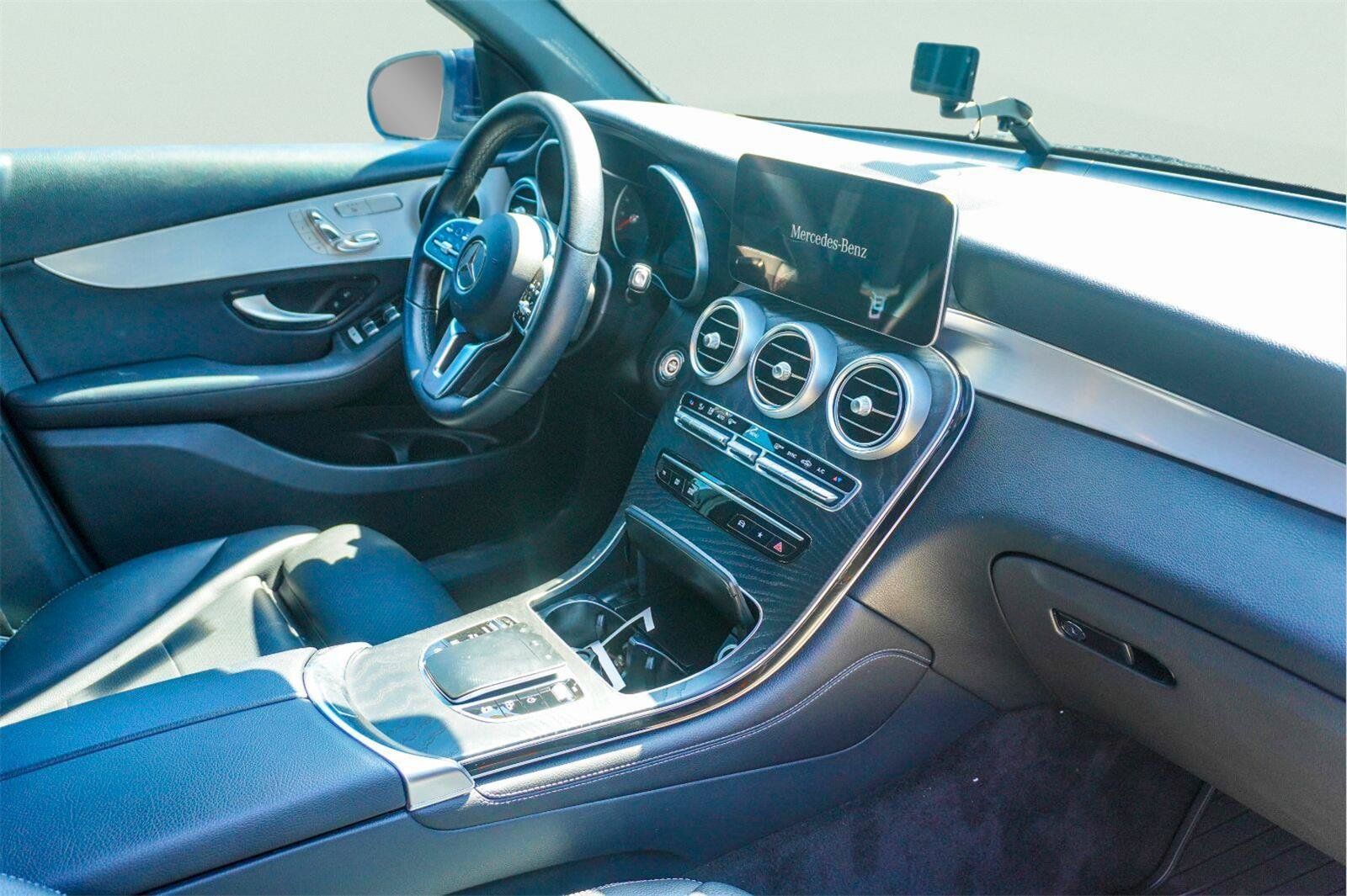 Used 2021 Mercedes-Benz GLC 300 image 3