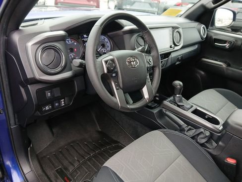 Certified 2022 Toyota Tacoma TRD Off-Road w/ Technology Package image 15