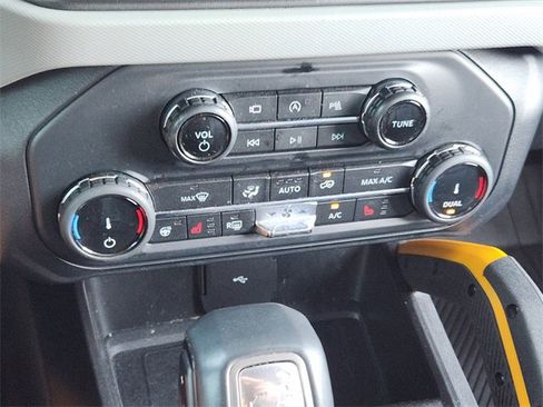 Used 2022 Ford Bronco Badlands image 19