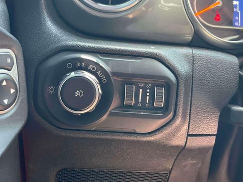 Used 2019 Jeep Wrangler Unlimited Sahara AWD/4WD image 20