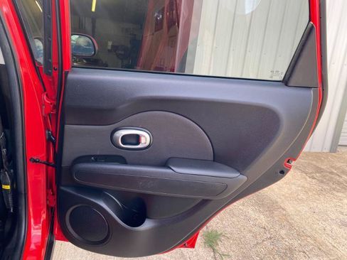 Used 2015 Kia Soul + FWD image 17