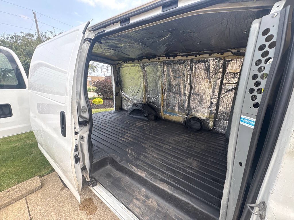 Used 2016 Chevrolet Express 2500 RWD image 14