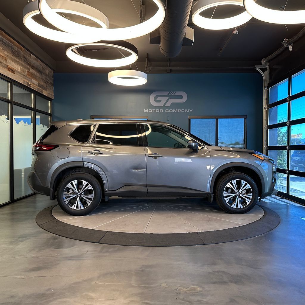 Used 2021 Nissan Rogue SV AWD/4WD image 2