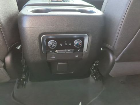 Used 2022 Chevrolet Suburban LT w/ Luxury Package AWD/4WD image 32