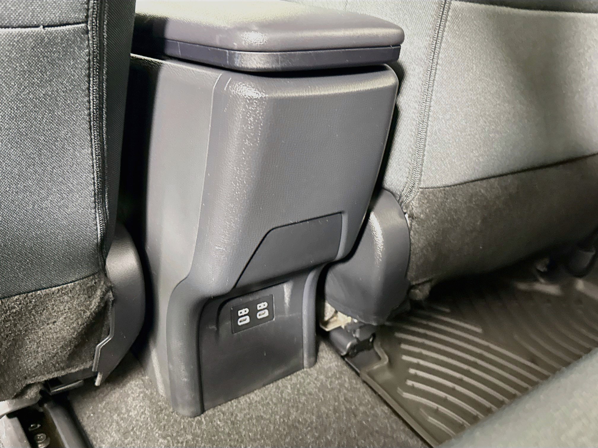 Certified 2025 Toyota Prius LE FWD image 25