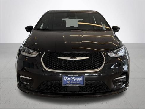 Used 2025 Chrysler Pacifica Select FWD image 3