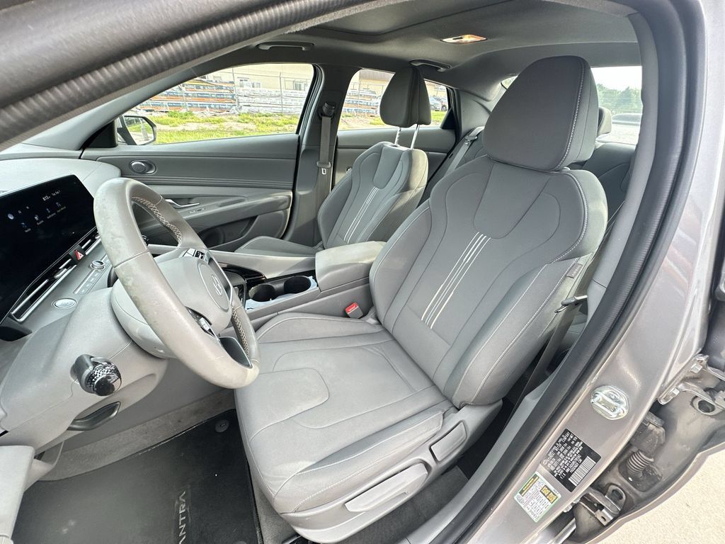 Used 2024 Hyundai Elantra SEL w/ Convenience Package FWD image 20