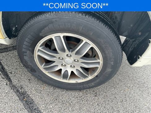 Used 2008 Mitsubishi Endeavor SE FWD image 17