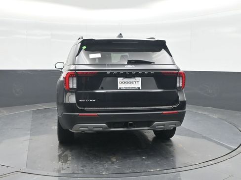 New 2026 Ford Explorer Active RWD image 17