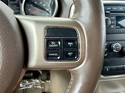 Used 2011 Jeep Grand Cherokee Laredo w/ Security & Convenience Group AWD/4WD image 26